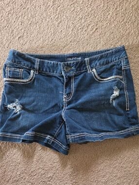 Maurices Dark Blue Denim Women’s Shorts, Size 14